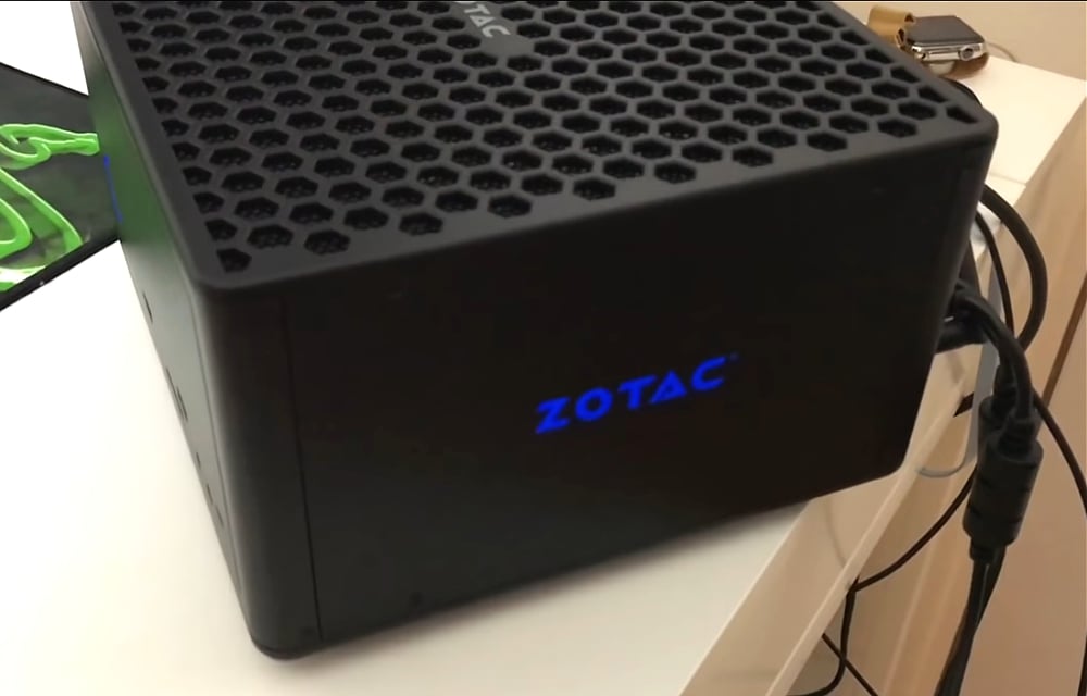 Podsvícené logo na bočním panelu