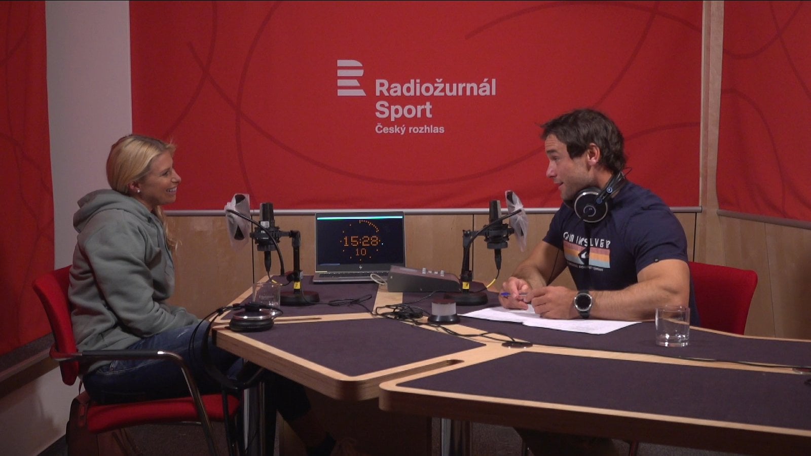 Natáčení pilotních dílů v provizorním studiu Radiožurnálu Sport