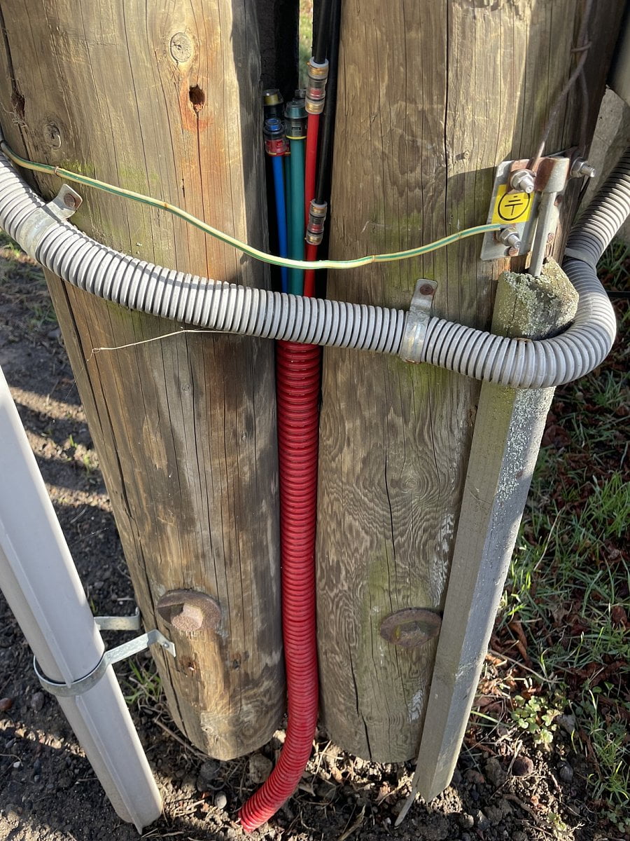 Optika po sloupech v Čeněticích