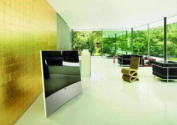 Takto měla vypadat původně oznámená řada Masterpiece. Podlahový stojan tohoto typu rozhodně stojí za to nejen do vysloveně solitérních instalací. Jak bude vypadat řada Theatre, která nově Masterpiece nahrazuje, není známo, ale doufejme, že podobně.