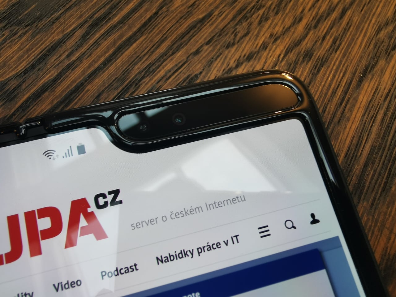 Samsung Galaxy Fold s ohebným displejem dorazil do Česka