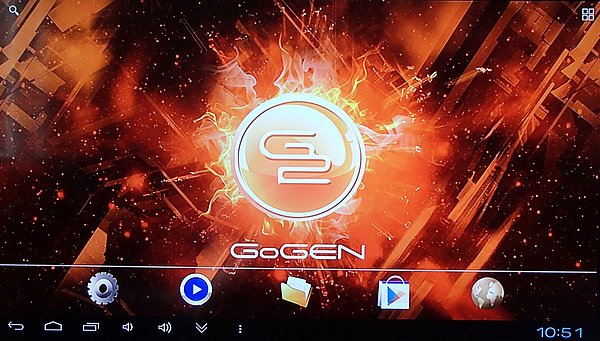 Úvodní obrazovka hned po instalaci. Zleva vidíte vstup do nastavení Androidu, videopřehrávač (ten byl jen dummy a u mě vyvolával hudební přehrávač), výtečný souborový manažer, vstup na Google Play a internet. Zcela dole pak vidíte lištu operačního systému Android. Pokud jsem ji zavřel (dvě šipky směřující dolů), už jsem ji nevyvolal a objevila se až při dalším spuštění boxu. 
