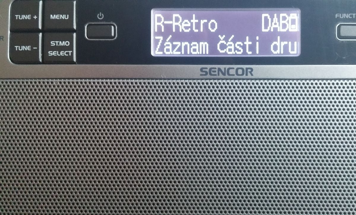 Čeština u doprovodných textů stanic byla prakticky vždy perfektní. Výjimky jsou u přijímače spíše vidět jinde.