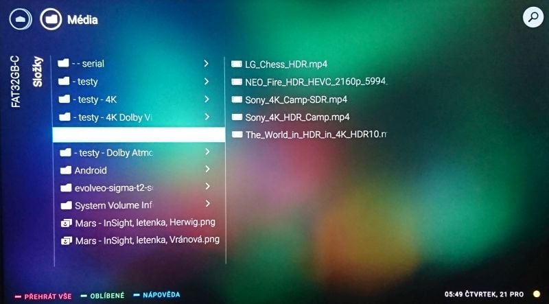 Klasický souborový manažer dovoluje na jeden zátah přehrát cokoli co televizor zvládá.