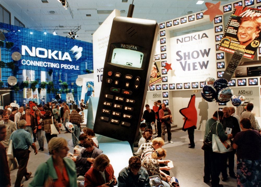 IFA 1993 - představení GSM telefonu Nokia 1011.
