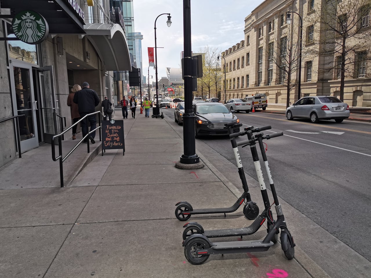 „Boom“ se sdílenými elektrickými koloběžkami v USA