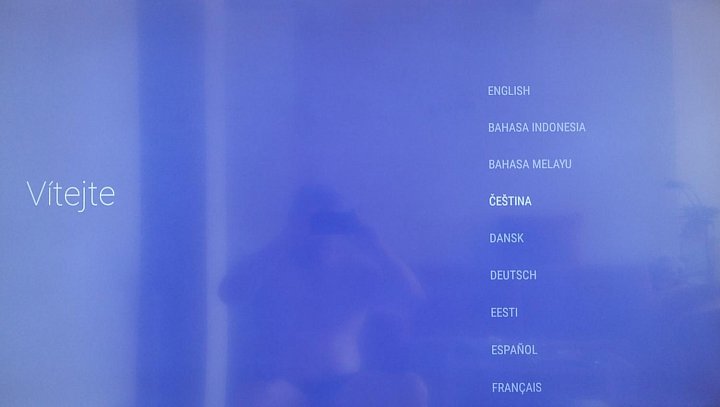 Softwarová instalace začíná výběrem jazyka a následuje výběr země, kde se standardně nabízí Německo.