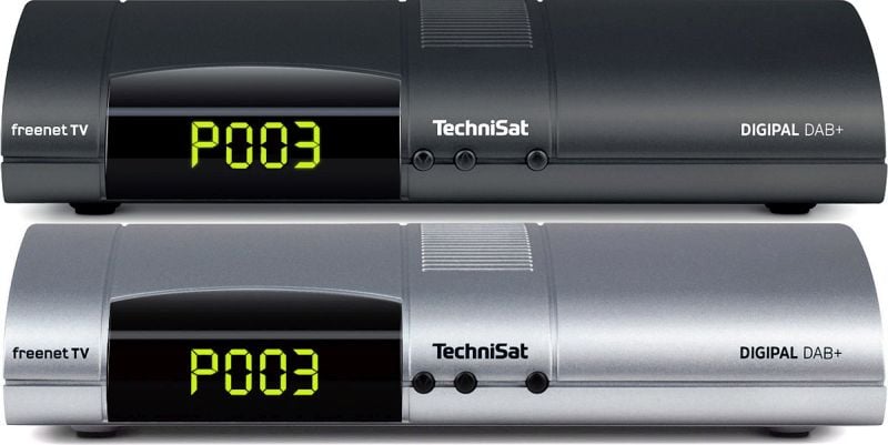 TechniSat DigiPal DAB+ se dodává ve dvou barevných provedeních.