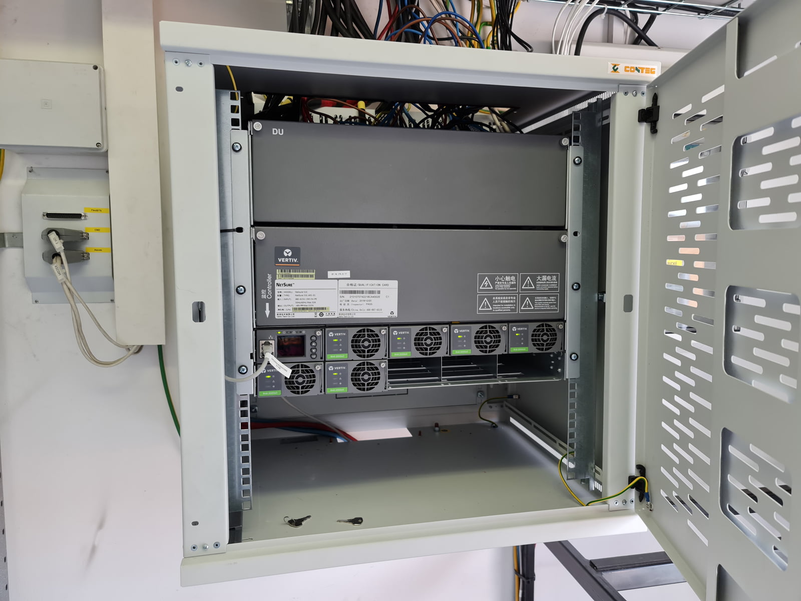 Modernizovaný 5G vysílač O2 a CETINu ve Stodůlkách v Praze