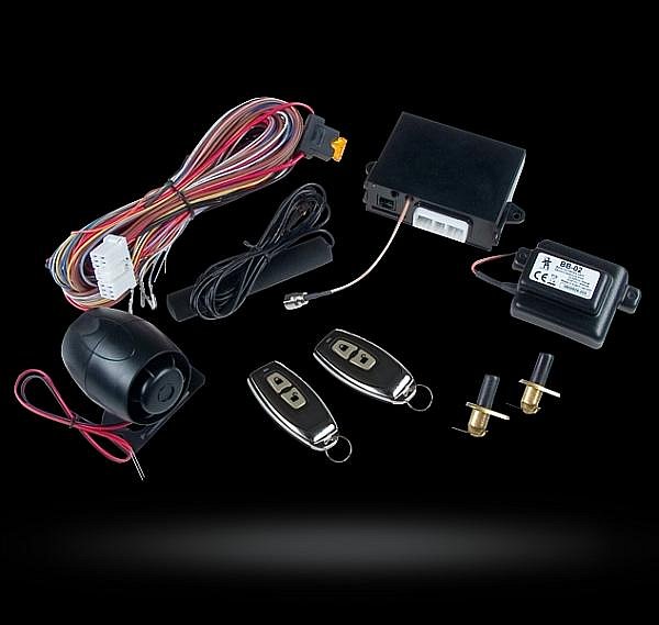 Jablotron Athos je mj. vybavený i čidly hlídající kufr a kapotu. Jak vidíte, nechybí ani siréna…