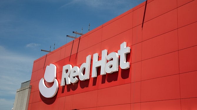 Red Hat - logo