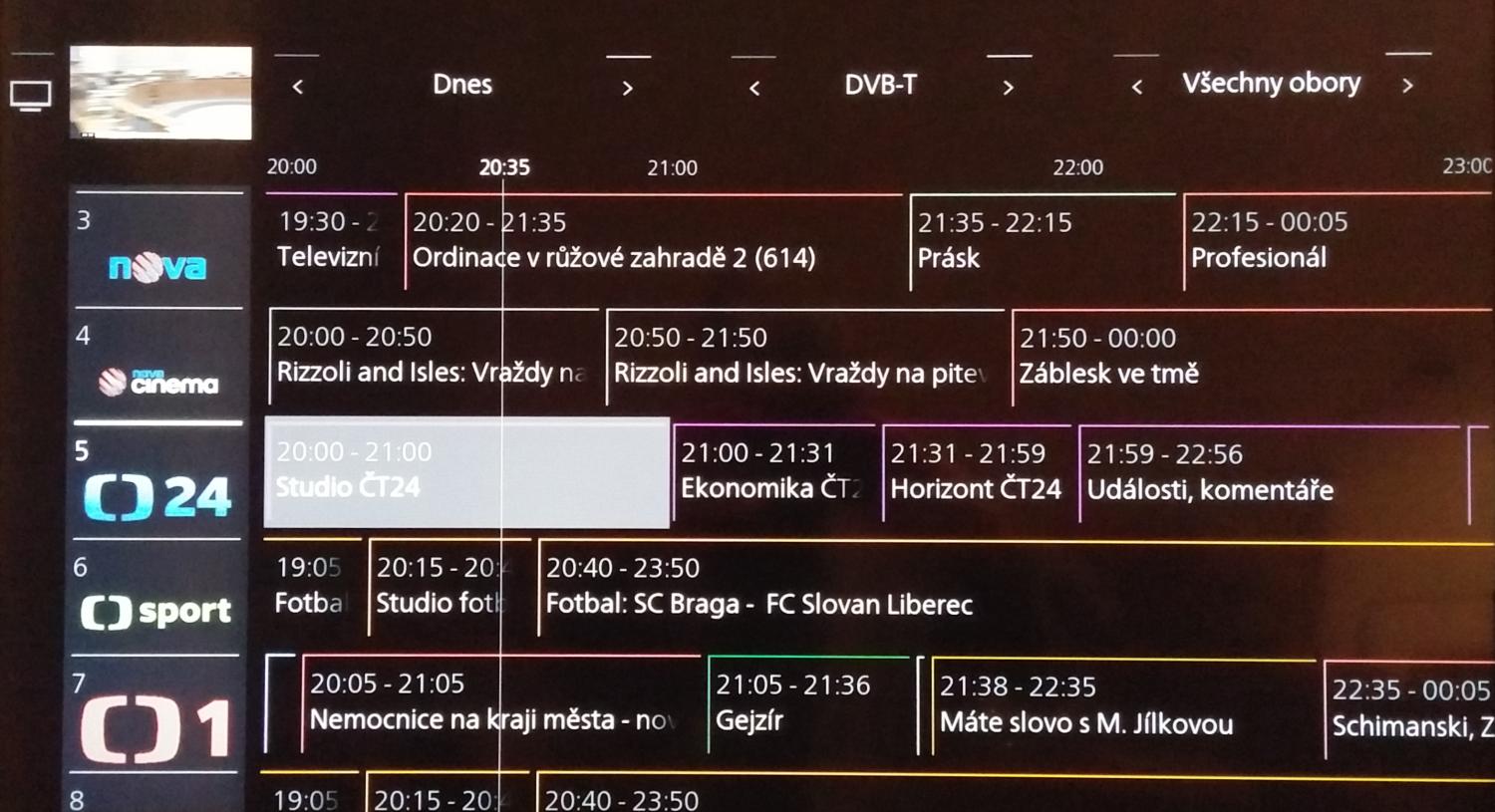 Programová nabídka se stahuje nezávisle na multiplexu, resp. na kanálu na kterém se nacházíte. Volbu si ale můžete i upravit.