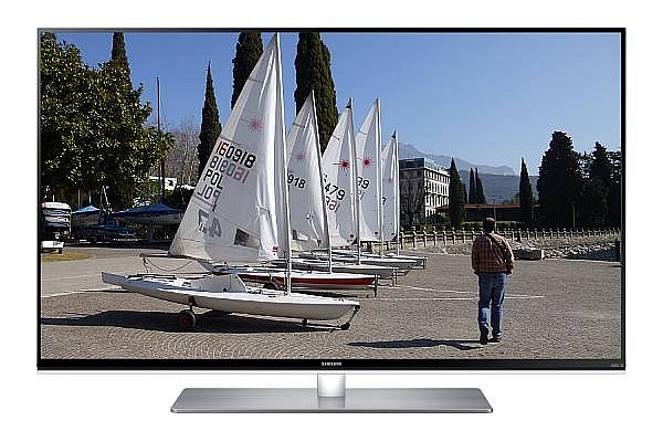 Styl je obdobný modelům řady 6200, pouze podstavec je jiný. Po pravdě – ten čtyřramenný mi připadá elegantnější.