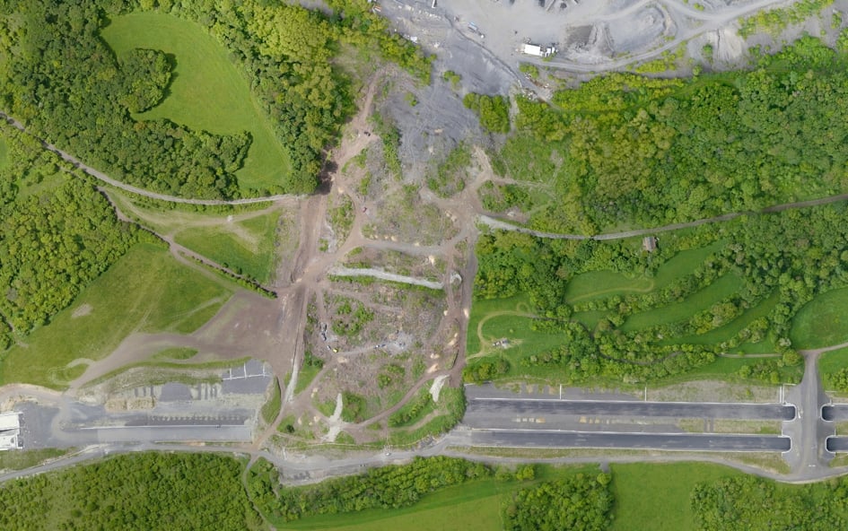 Zmapování rozsahu sesuvu na dálnici D8 ve vysokém rozlišení z dronu