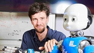 Matěj Hoffman a robotu iCub na FEL ČVUT