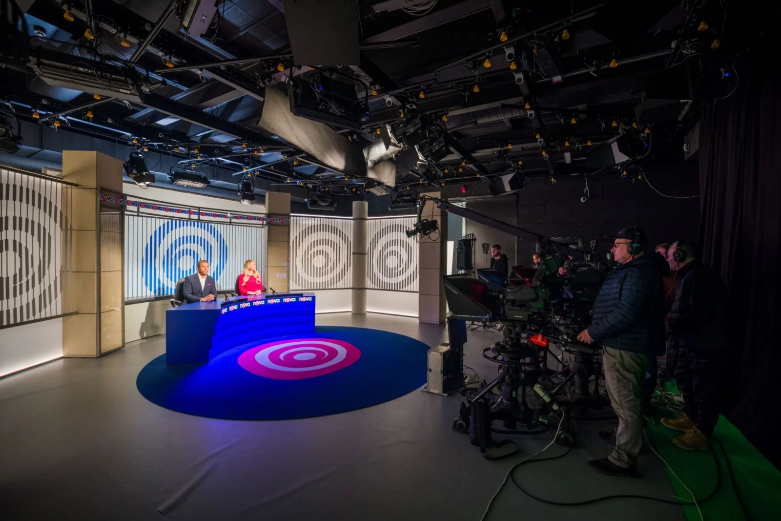 Retro speciál Televizních novin v replice studia z roku 1994