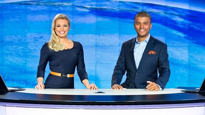 Televizní noviny - Lucie Borhyová a Rey Koranteng