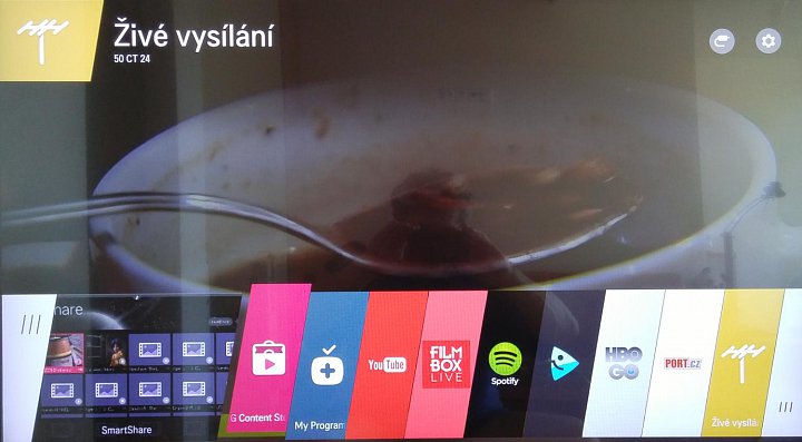 Přes základní zobrazení "chytrých funkcí" se dostanete i do přehrávání multimédií.