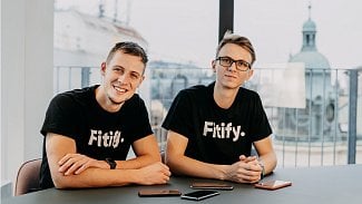 Martin Mazanec (vlevo) a Matěj Skála (vpravo) vytvořili fitness aplikaci, která se dostala na titulní stránku obchodu App Store. V růstu jim výrazně pomohl loňský rok, kdy státy po celém světě přijímaly opatření proti šíření koronaviru.