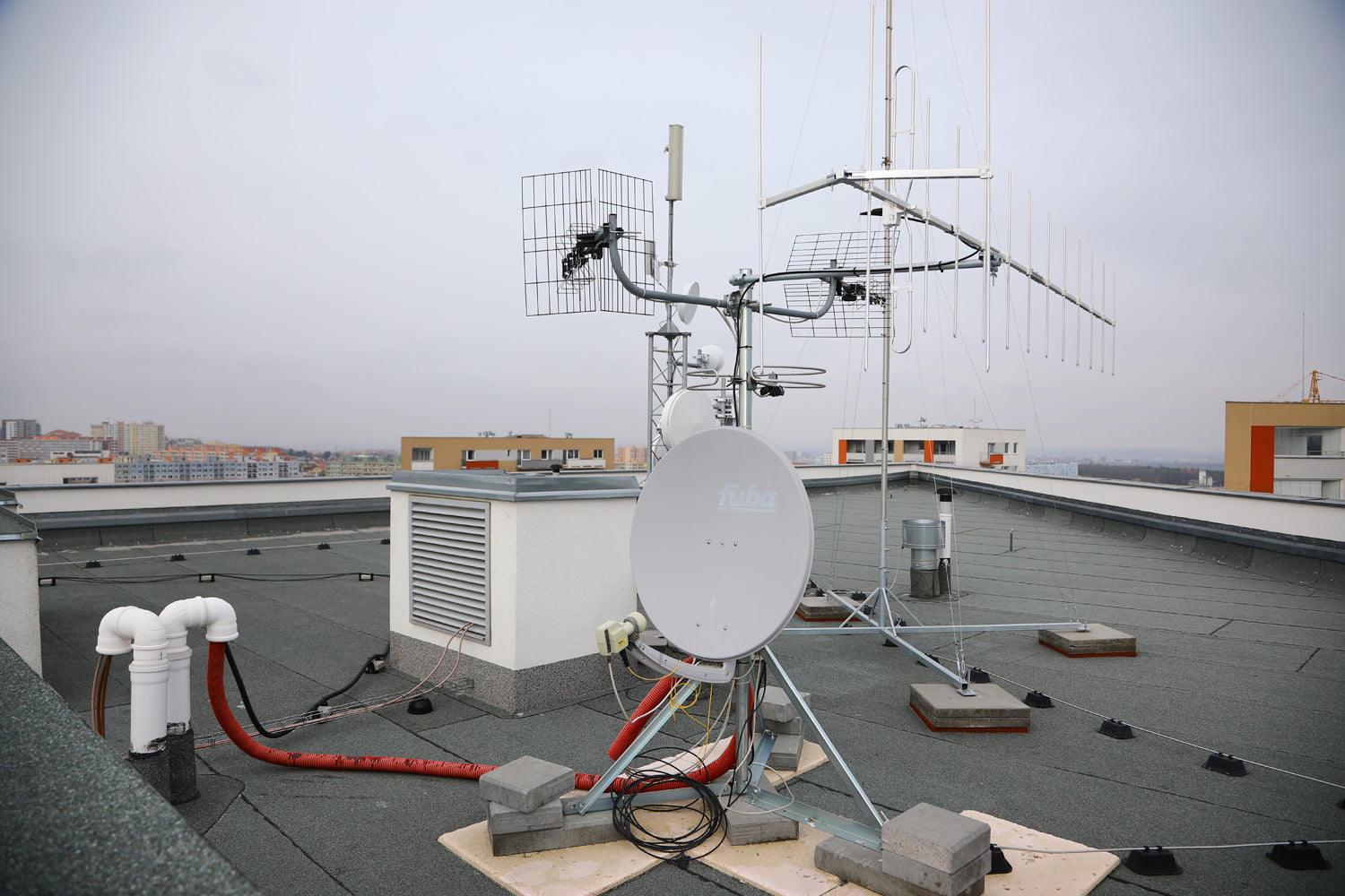 Celkový pohled na instalované antény.