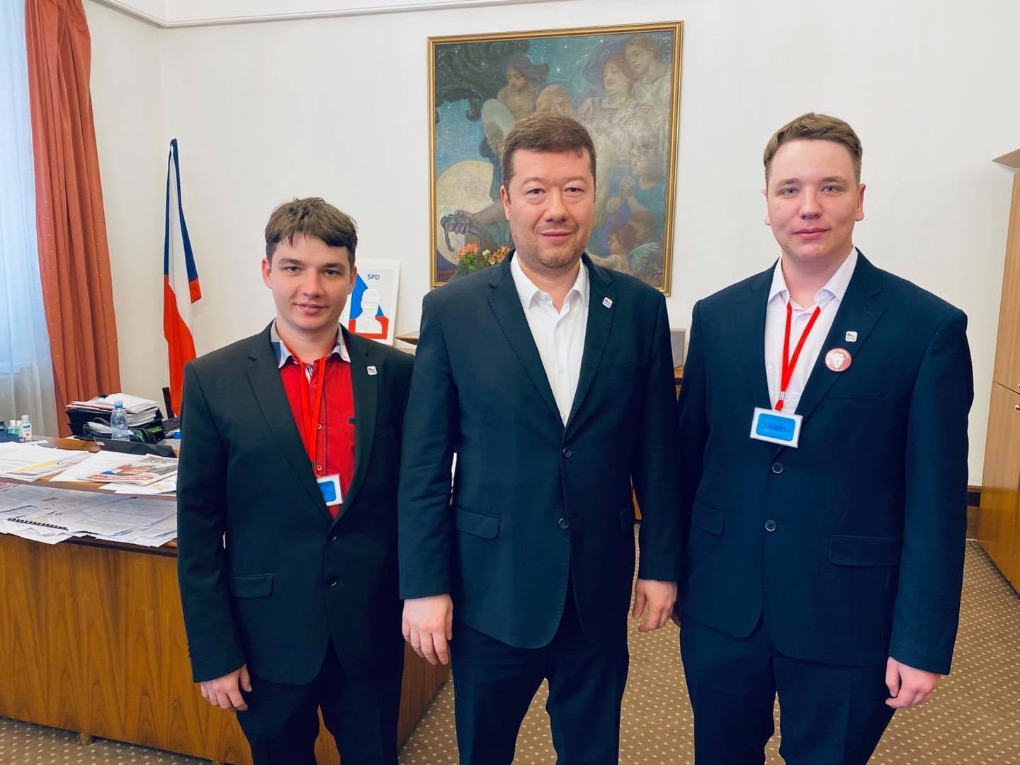 Předseda SPD Tomio Okamura s představiteli Espeďáků, mladých členů strany