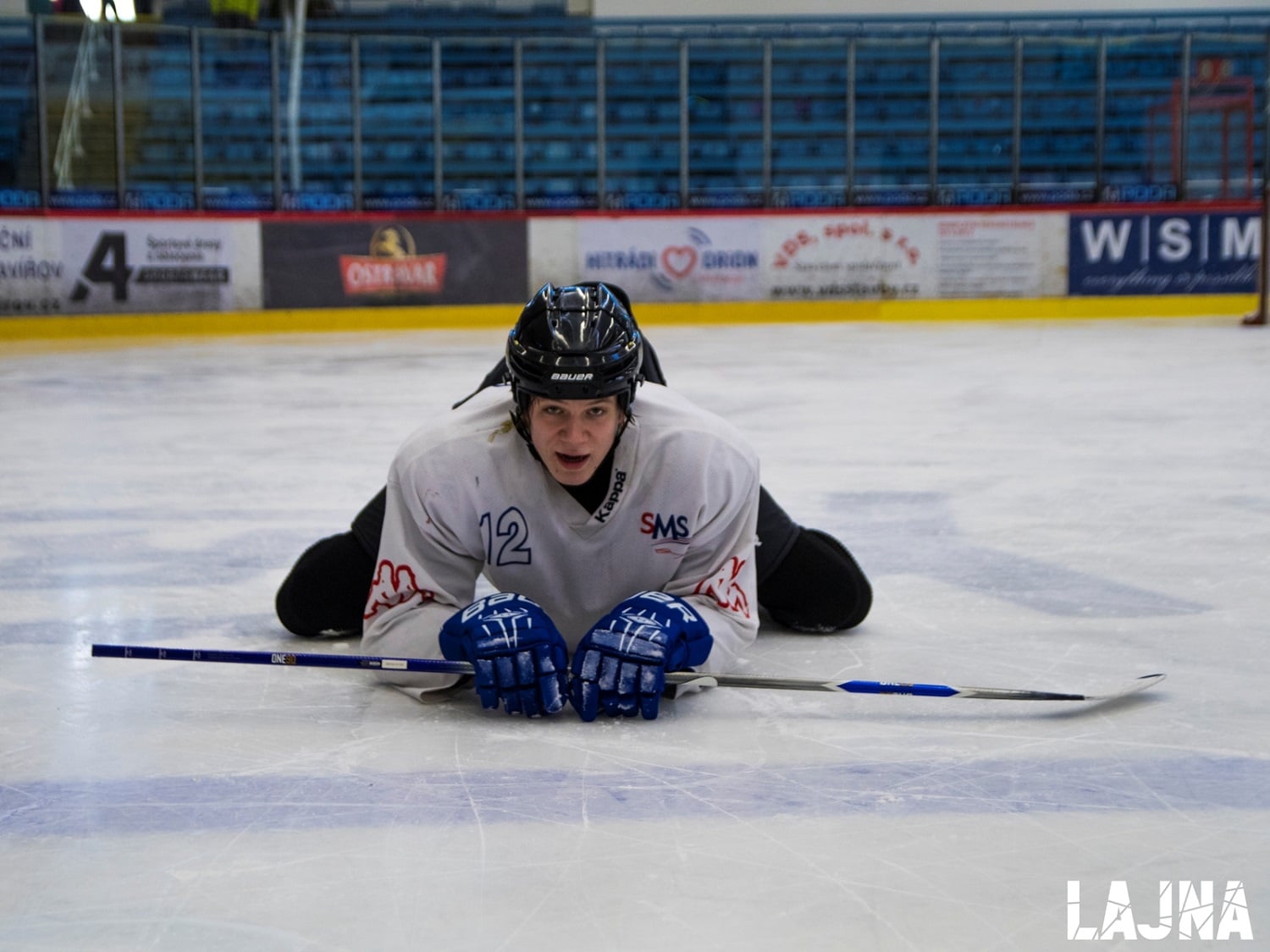 Lajna, listopad 2017