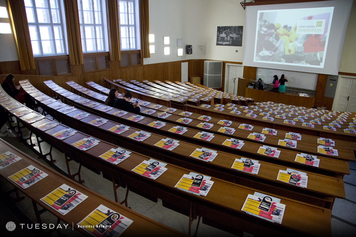 Velká posluchárna Filozofické fakulty UK v Praze, těsně před startem NMI 2016.