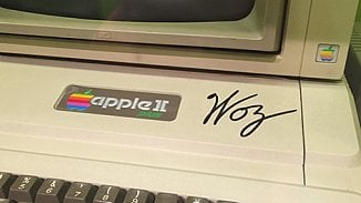 Apple II podepsaný jeho tvůrcem Stevem Wozniakem v Computerspielemuseum v Berlíně
