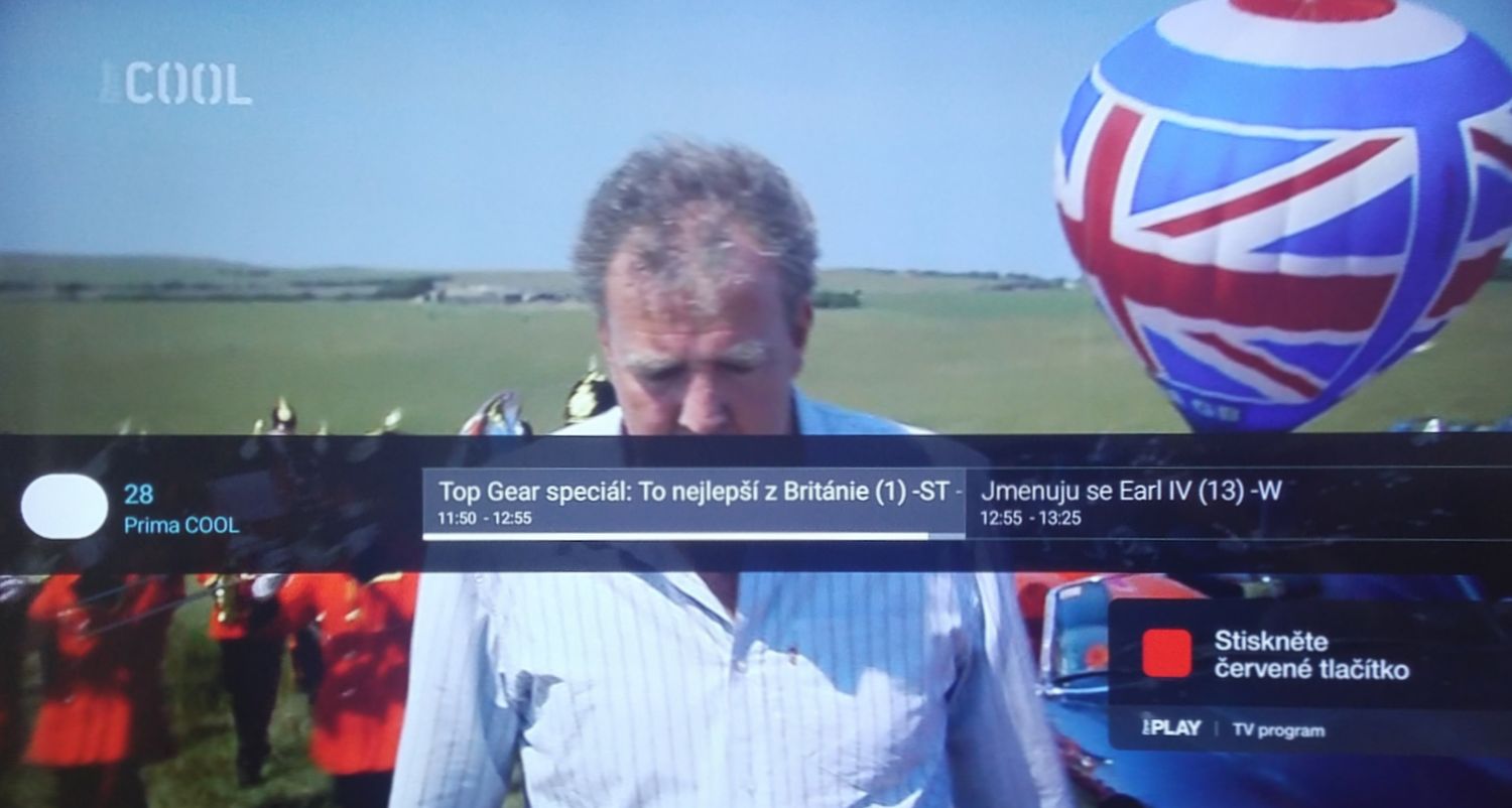 Klasické červené teletextové tlačítko pro vyvolání HbbTV v tomto případě na stanici Prima Cool.