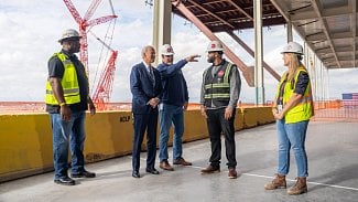Joe Biden na stavbě továrny TSMC v Arizoně