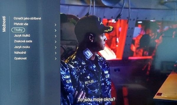 Podpora titulků je u zabudovaného přehrávače omezena tím, že font nelze zvětšit. I z tohoto důvodu je proto pro běžné video lepší používat MX Player, který najdete na Google Play/Store.