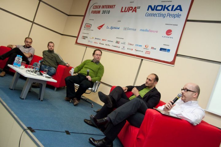 Panelisté: Ondřej Sommer (Economia), Petr Bednář (Mladá fronta), Ivan Hamšík (Ringier), Daniel Dočekal (Tiscali Media, a. s.) Moderátor: Patrick Zandl