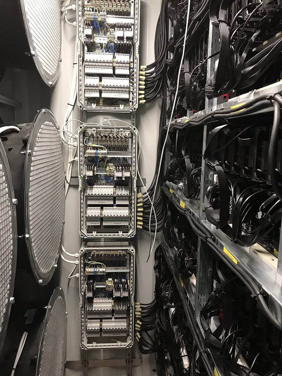 Datacentra v kontejnerech a servery od Foxconnu a TradeDX