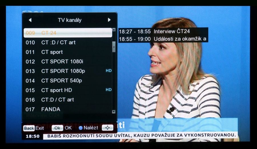 Seznam dostupných stanic se zobrazuje ve sloupci nalevo, načítá se i název běžícího a následujícího pořadu.