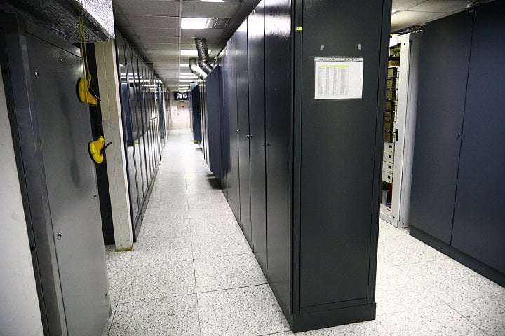 Operační centrum, tzv. headend, je srdcem každé kabelové televize. Vítejte na exkurzi v headendu UPC, který najdete v centrále firmy v pražských Nuslích. Podíváme se i do dohledového centra, které hlídá přípojky jak rezidentních, tak B2B zákazníků.