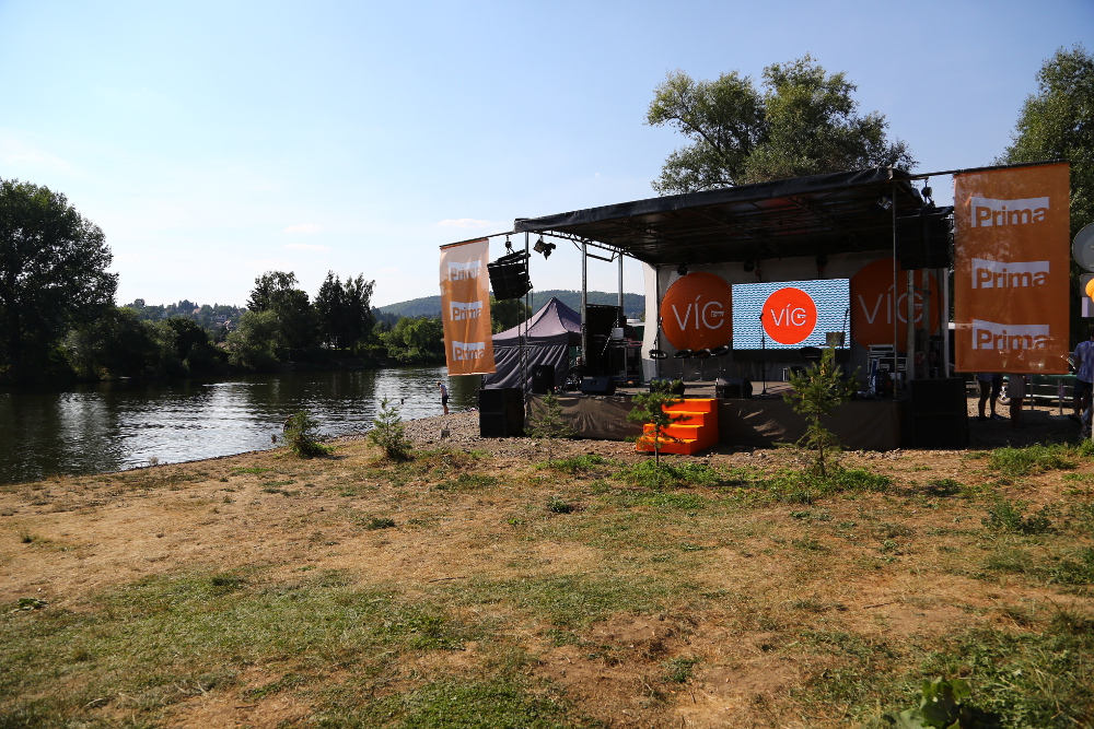 Prima zvolila netradiční místo tiskovky: přístaviště Kazín