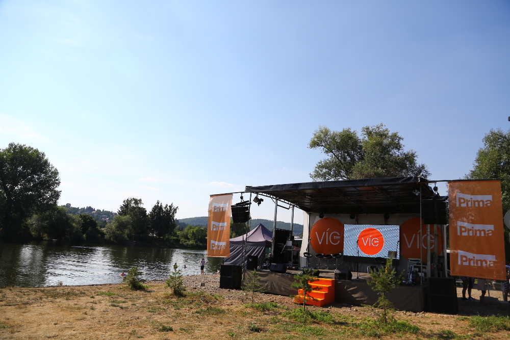 Prima zvolila netradiční místo tiskovky: přístaviště Kazín