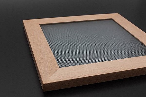 Čtvercové svítidlo řady Ledeos Home vidíte níže, zde je jeho rámeček, který může být ze dvou materiálů. Z masivního dřeva jako na snímku, nebo z hliníku.