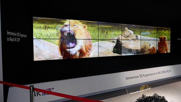 Reálné 3D ve 4K. A nebylo to vůbec špatné i když jsem nemohl odstoupit natolik, abych si to více užil. Dojem ale hodně bezprostřední.