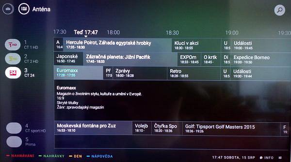 EPG je bez obrazu a zvuku (nebo se zvukem, pokud zdroj dat pochází z internetu a nikoli z TV vysílače) a po najetí pořad se zobrazí část podrobnějšího popisku. Celý vyvoláte tlačítkem „i“.