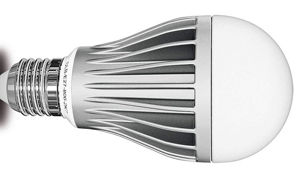 Na snímku sice vidíte model DLB-E27-1060-2K7, ale ten zkoušený vypadá zcela totožně. „D“ v úvodu označení pak znamená, že jde o stmívatelnou verzi.