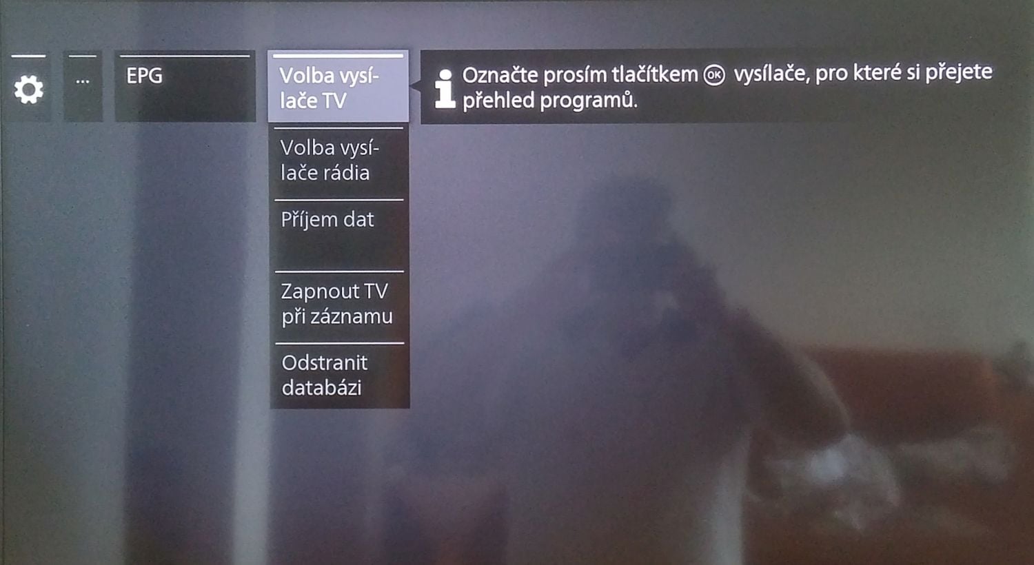 Chybného překladu si nevšímejte. Nejde o vysílače, nýbrž o naladěné stanice.
