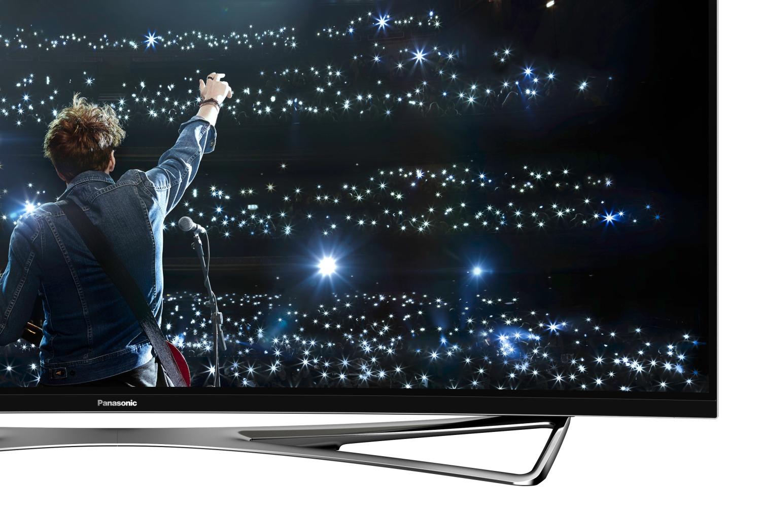 Podstavec je navržen výborně. Přišroubujete k němu čtyři stojiny (odlitky) a na ně panel posadíte a opět ho přišroubujete (dvojí rozměr šroubů nechápu, ale už si zvykám!). Nemusíte tak televizor pokládat ani na záda, ani na citlivou obrazovku.