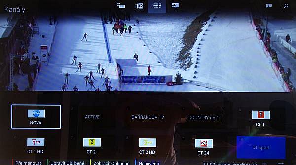 Seznam naladěných kanálů vyvoláte speciálním tlačítkem a objeví se buď takovýto náhled, nebo náhled na celou obrazovku.