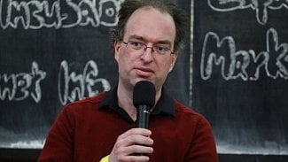 Publicista Patrick Zandl na konferenci NMI v březnu 2018.