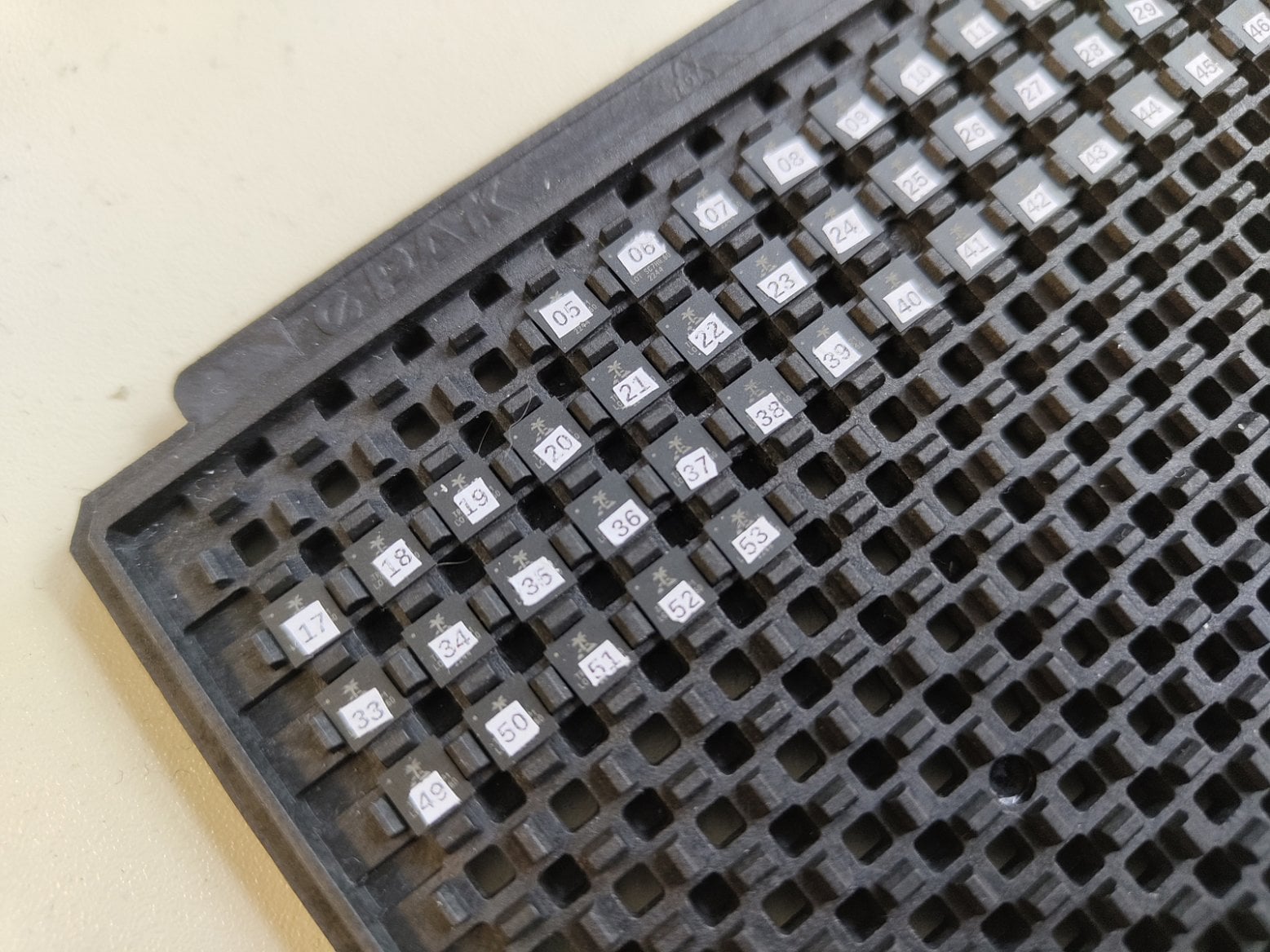 Testovací vzorky českého čipu TROPIC01 od Tropic Square