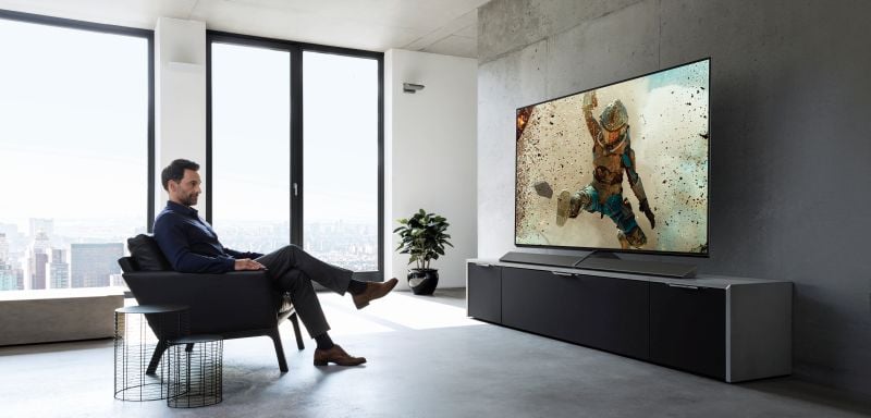 Nejrozměrnější OLED Panasoniku – TX-77EZ1000 se 196 cm.