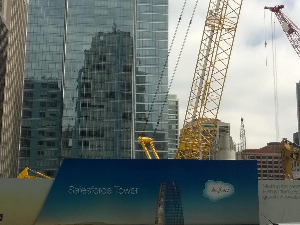 Začátky stavby Salesforce Tower