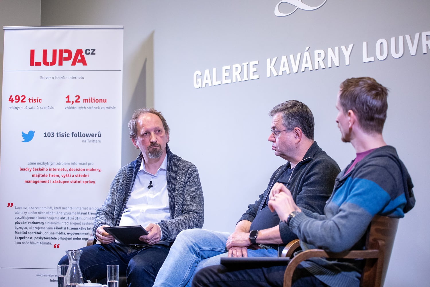 Server Lupa slaví 25. let od založení. U této příležitosti se 4. dubna konala první debata se série diskuzních setkání věnovaných současnému fenoménu umělé inteligence. Byla věnována dopadům AI na média. Hosty byli Petr Koubský z Deníku N a Pavel Kasík ze Seznam Zprávy.