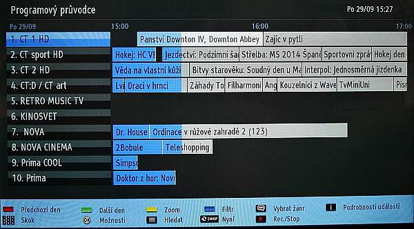 Programová nabídka je bez obrazového náhledu, za to ukazuje pořady na několik hodin dopředu pro až deset kanálů. Vyvolat můžete i informace o pořadu, pak se ale na obrazovce objeví kanálů méně.